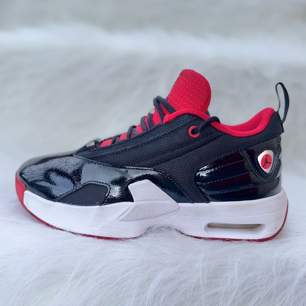 Nike Jordan Max Aura 6  Bred Black/Gym Red/White  GS Size 5Y / W 6.5  FQ8297-006